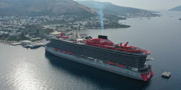 Richard Branson’ın yolcu gemisi Bodrum’da