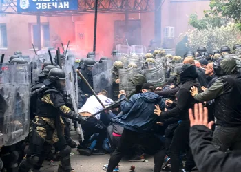 Kosova-Sırbistan arasındaki gerginlik