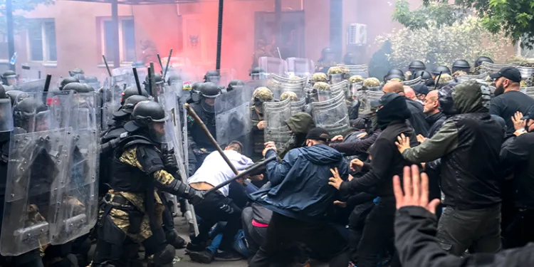 Kosova-Sırbistan arasındaki gerginlik