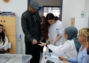 Tatlıtuğ çifti oyunu kullandı