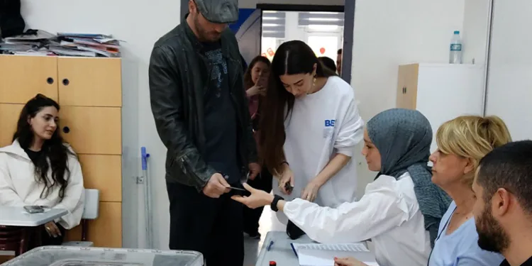 Tatlıtuğ çifti oyunu kullandı