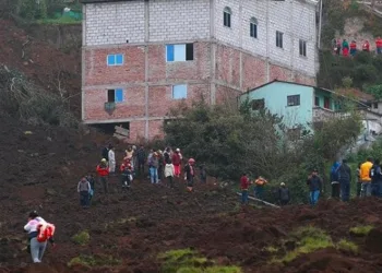 Ekvador’da toprak kayması