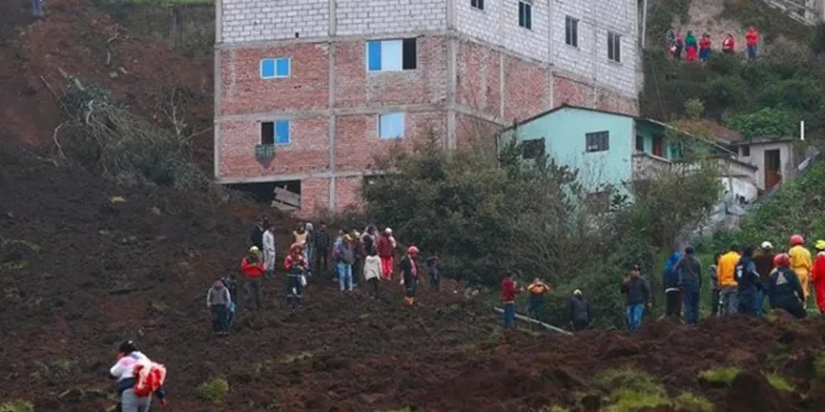 Ekvador’da toprak kayması