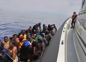Yunanistan’ın ölüme ittiği göçmenler kurtarıldı