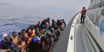 Yunanistan’ın ölüme ittiği göçmenler kurtarıldı