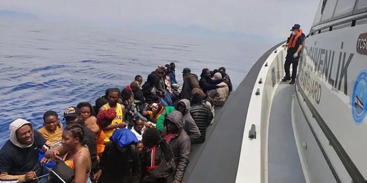 Yunanistan’ın ölüme ittiği göçmenler kurtarıldı