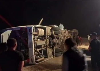 Mısır’da yolcu otobüsü kamyona çarptı