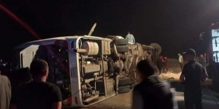 Mısır’da yolcu otobüsü kamyona çarptı