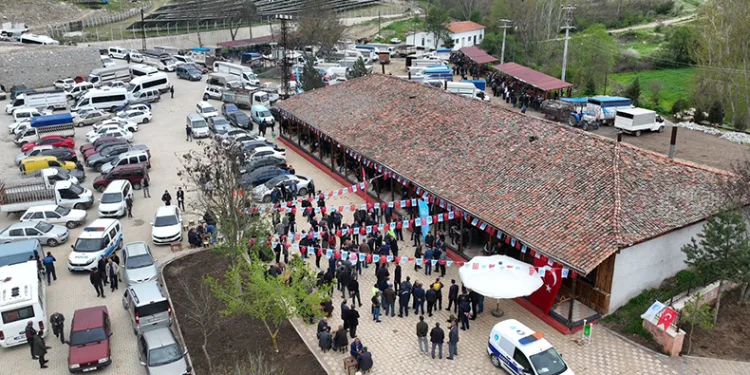 400 yıllık Tarihi Cuma Pazarı