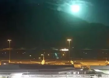 Meteor geceyi aydınlattı
