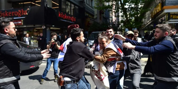 Şişli’den Taksim’e yürümek istediler polis müdahale etti