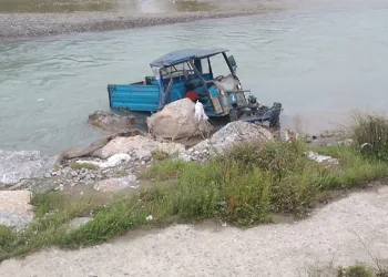 Kaza yaptı, aracını terk edip kayıplara karıştı