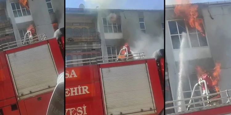 Mobilya imalathanesinde yangın