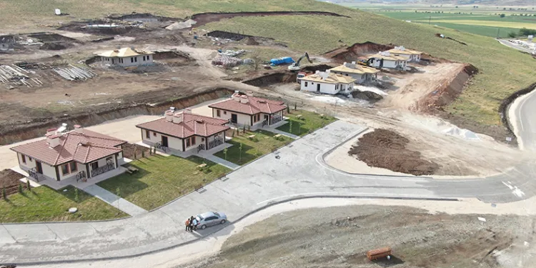 Nurdağı’nda köy evleri hızla tamamlanıyor
