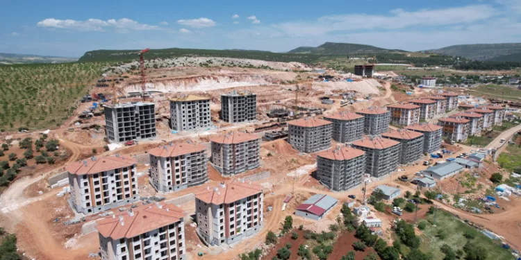 Yeni konutlar hızla yükseliyor