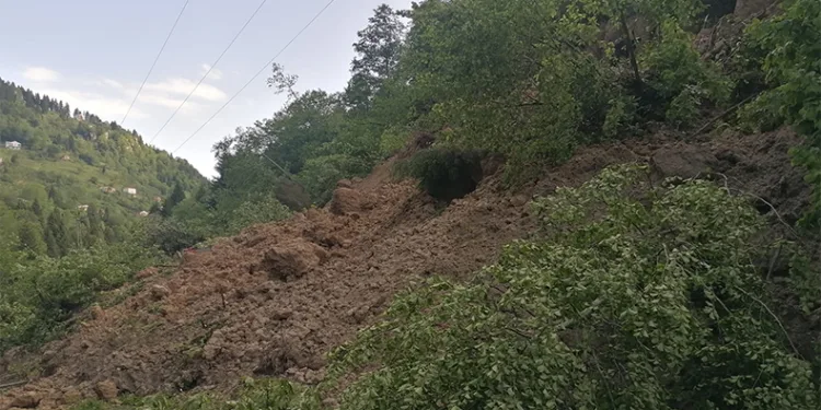 Şalpazarı ilçesinde heyelan
