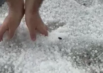 Avuç avuç dolu yağdı