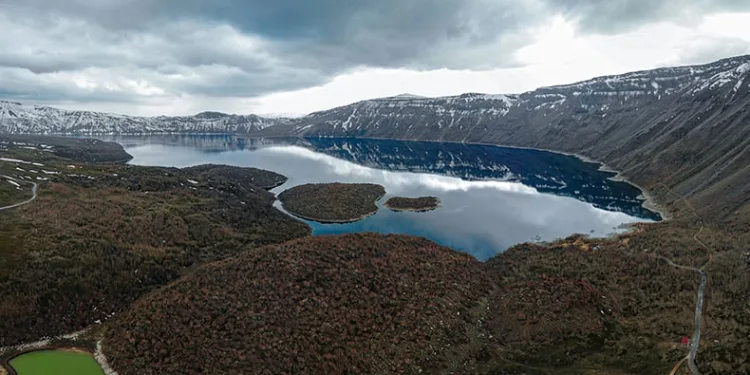 Nemrut Kalderası ilkbaharla görsel şölen sunuyor