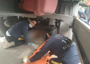Yaralıya ilk müdahale tırın altında