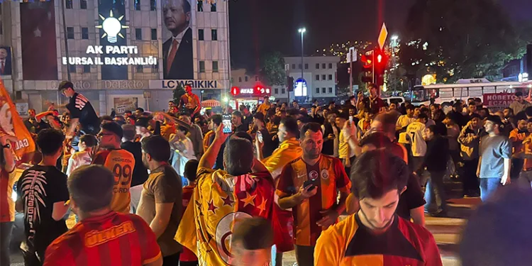 Galatasaray’ın şampiyonluğu Bursa’da coşkuyla kutlandı