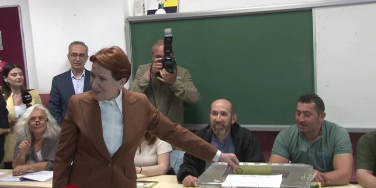 Akşener, oyunu Üsküdar’da kullandı