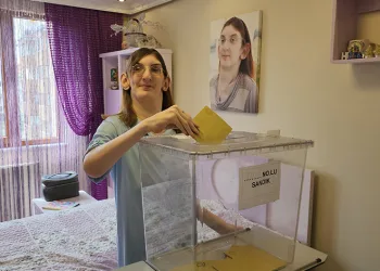 Dünyanın en uzun boylu kadını” oyunu evinde kullandı