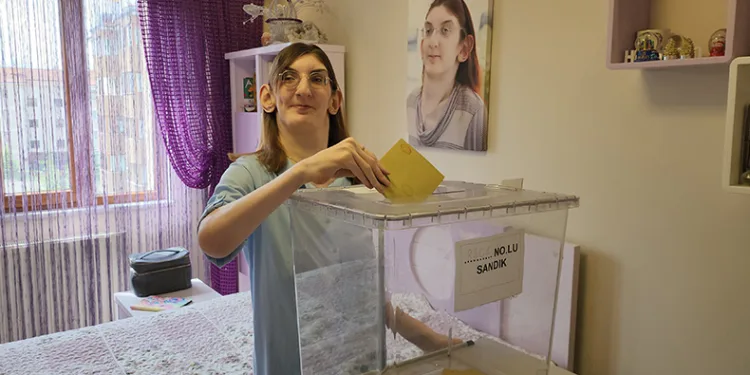 Dünyanın en uzun boylu kadını” oyunu evinde kullandı