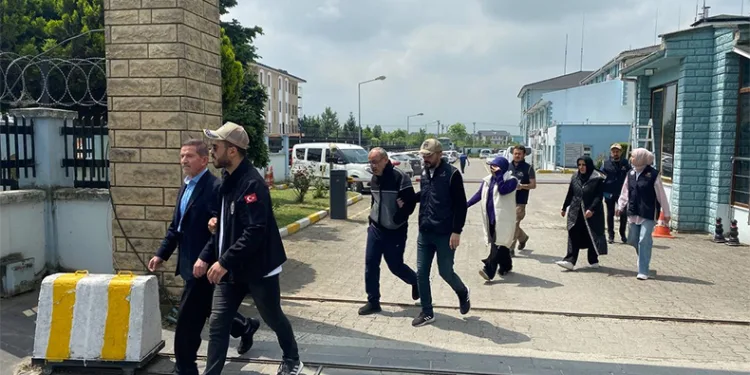 FETÖ operasyonu: 5 gözaltı