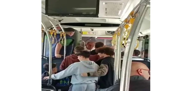 Otobüste düğme tartışması