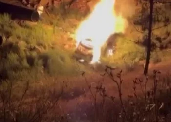 Araç alev topuna döndü