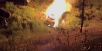 Araç alev topuna döndü