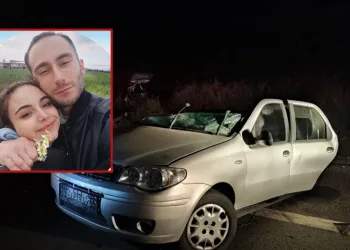 Feci kazada otomobil ikiye bölündü
