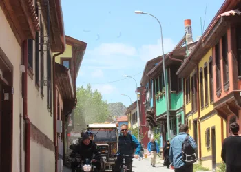 100 yıllık tarihe sahip rengarenk konaklar