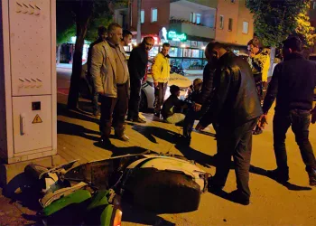 Otomobille çarpışan elektrikli bisiklet sürücüsü yaralandı