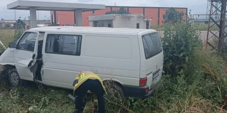 Kamyonet şarampole düştü: 1 ölü, 2 yaralı