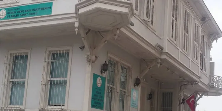 Öğretmenevinde depremzedelere hakaret iddiası