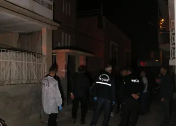 Cinnet getiren koca aile bireylerinin boğazını kesti