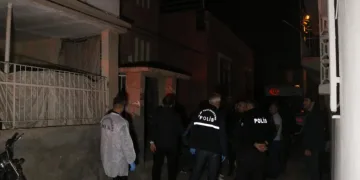 Cinnet getiren koca aile bireylerinin boğazını kesti