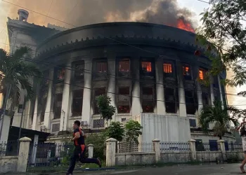 Tarihi posta binasında yangın