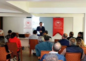 Çiftçilere zeytin üretimi eğitimi