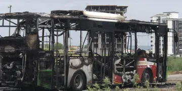 Seyir halindeki belediye otobüsü yandı