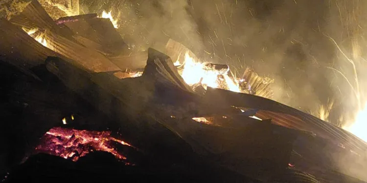 Yıldırım yangına sebep oldu