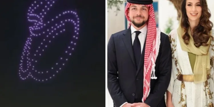 Düğün için 400 dronlu kutlama
