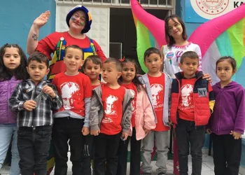 Köy okulunda Bilim ve Bahar Şenliği