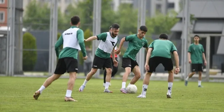 Bursaspor’da hazırlıklar sürüyor