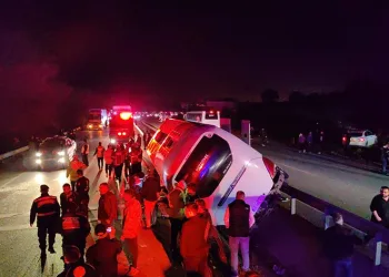 Öğrencileri taşıyan tur otobüsü kaza yaptı, ölü ve yaralılar var