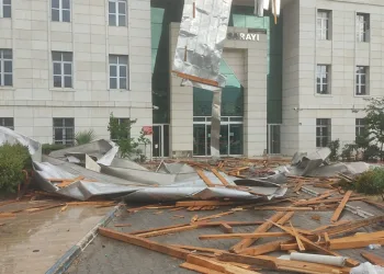 Kırıkhan’da fırtına ve şiddetli yağış