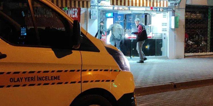 Dönerci dükkanı kurşunlandı