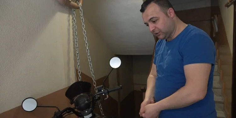 Çalınan motosikleti için hırsızların peşine düştü