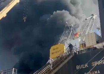 Bakıma alınan yük gemisinde yangın